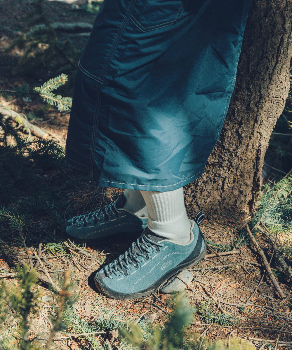 숲의 색을 그대로 담은 KEEN